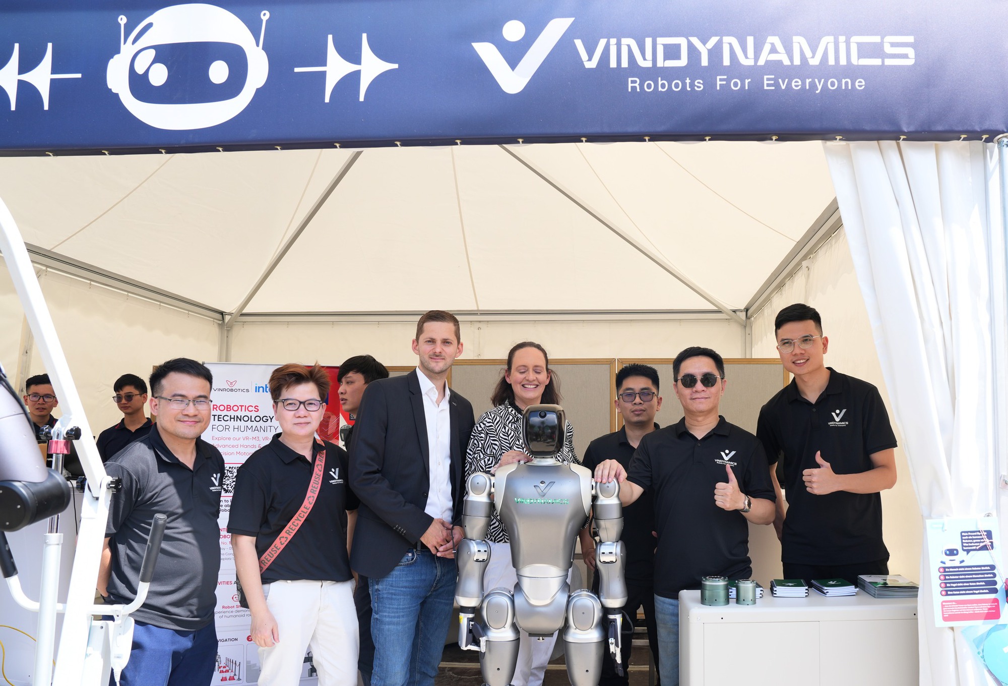 Bắt gặp robot triệu đô của tỷ phú Phạm Nhật Vượng thử việc tại Phú Quốc- Ảnh 3.