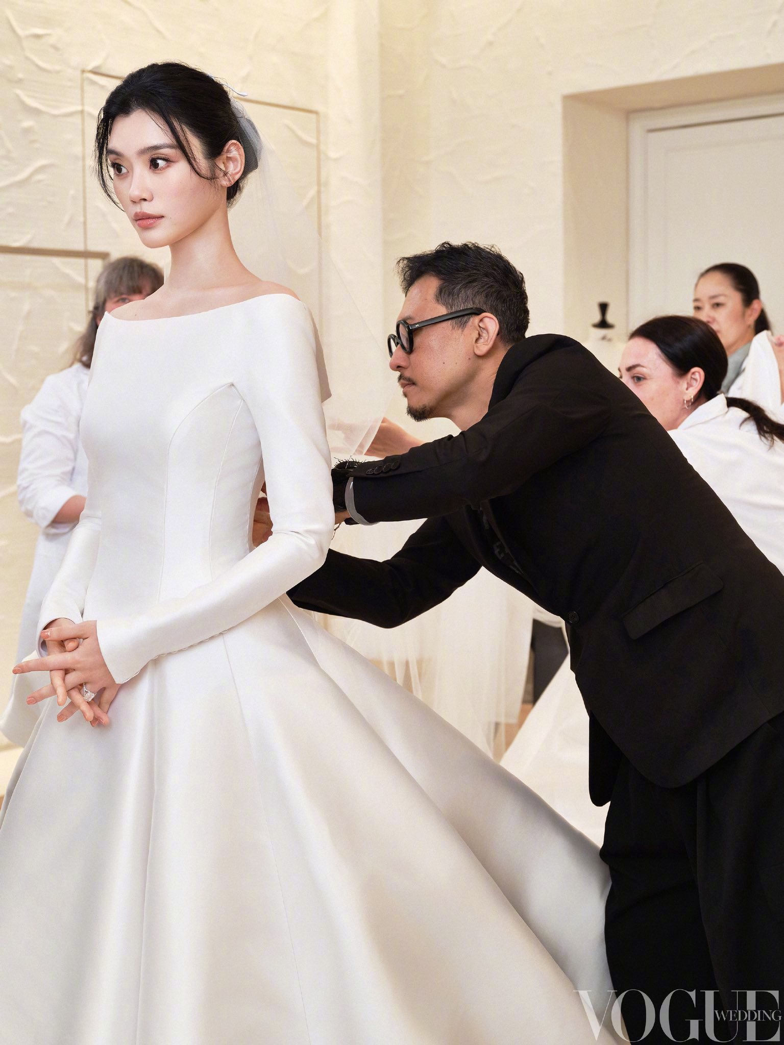 Đám cưới thượng lưu 1.000 tỷ hot nhất showbiz hôm nay bị "bóc mẽ": Váy cưới thủ công nghi là đồ đi xin, sảnh tiệc thuê chưa đến 2 tỷ- Ảnh 7.