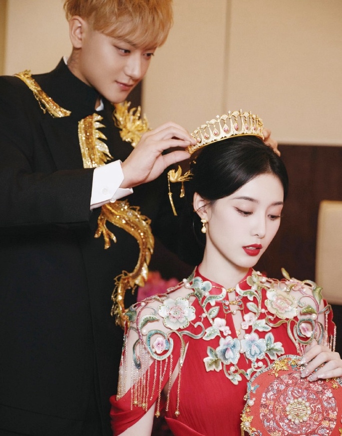 Đám cưới thượng lưu 1.000 tỷ hot nhất showbiz hôm nay bị "bóc mẽ": Váy cưới thủ công nghi là đồ đi xin, sảnh tiệc thuê chưa đến 2 tỷ- Ảnh 13.