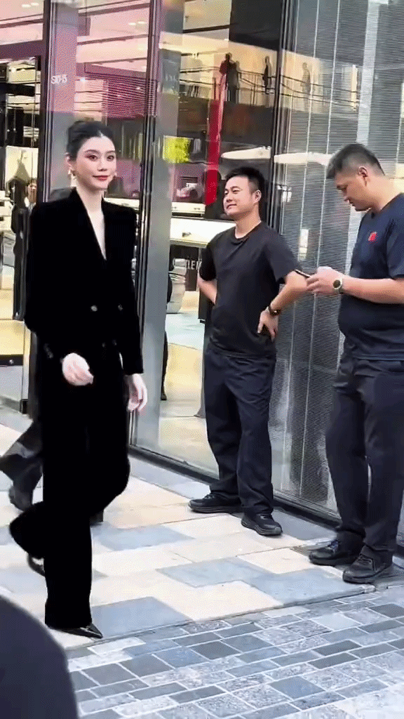 Mỹ nhân showbiz cưới "hồng hài nhi" siêu giàu: Sinh đủ "nếp tẻ" cho gia tộc, gần 40 tuổi vẫn đẹp đỉnh tựa nữ thần- Ảnh 5.
