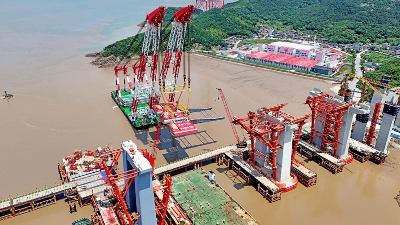Phát hiện Trung Quốc cắm khối trụ cao bằng tòa nhà 100 tầng giữa biển, quyết thực hiện nhiệm vụ quan trọng- Ảnh 2.