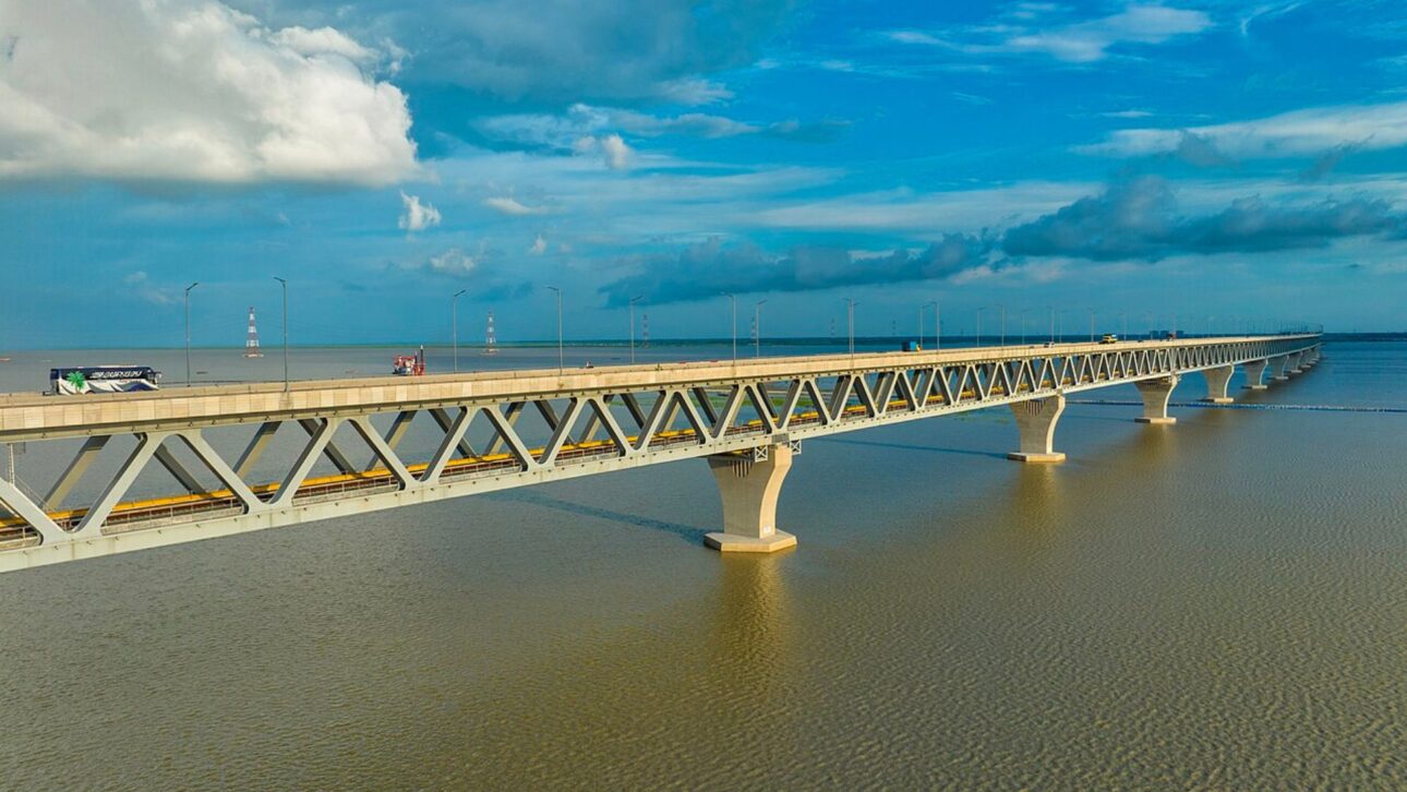 Phát hiện 264 thanh thép 'khổng lồ' bị Trung Quốc cắm sâu 122m dưới lòng sông, thứ chúng đang gánh phía trên là công trình thế kỷ - Ảnh 2. Phát hiện 264 thanh thép 'khổng lồ' bị Trung Quốc cắm sâu 122m dưới lòng sông, thứ chúng đang gánh phía trên là công trình thế kỷ - Ảnh 2.