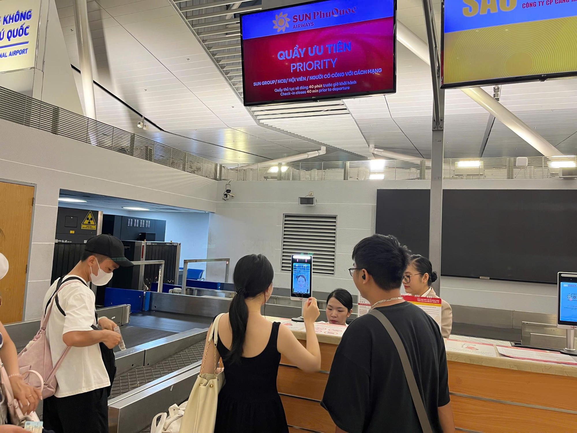 Cảng HKQT Phú Quốc áp dụng toàn trình công nghệ nhận diện khuôn mặt Sun Express - Ảnh 2.