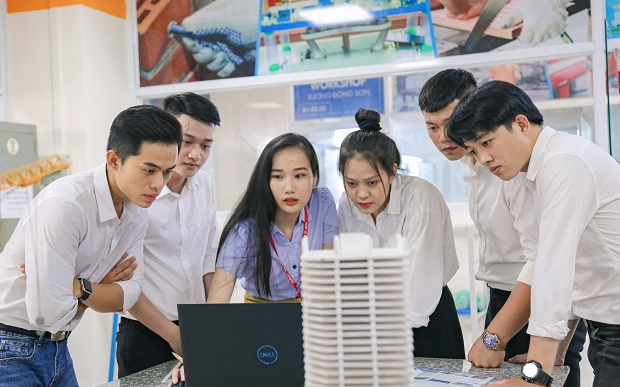 Nghe cuộc gọi số lạ, người đàn ông cảnh giác cúp máy luôn nhưng sau đó nhận thông báo: Tài khoản cộng thêm 1.000 tỷ đồng - Ảnh 3.
