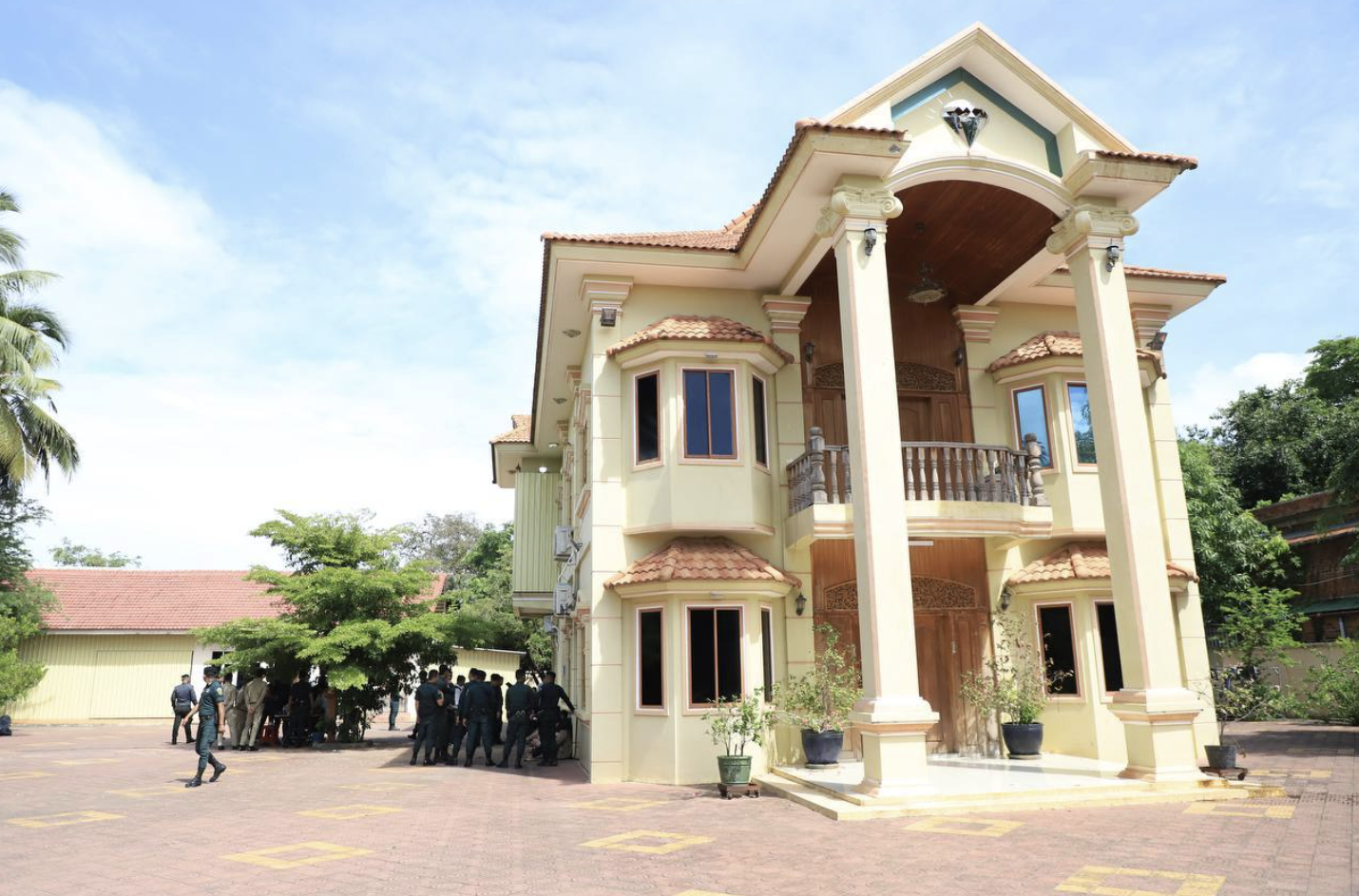 Campuchia bắt tội phạm mạng trong biệt thự của tướng quân đội - Ảnh 2.