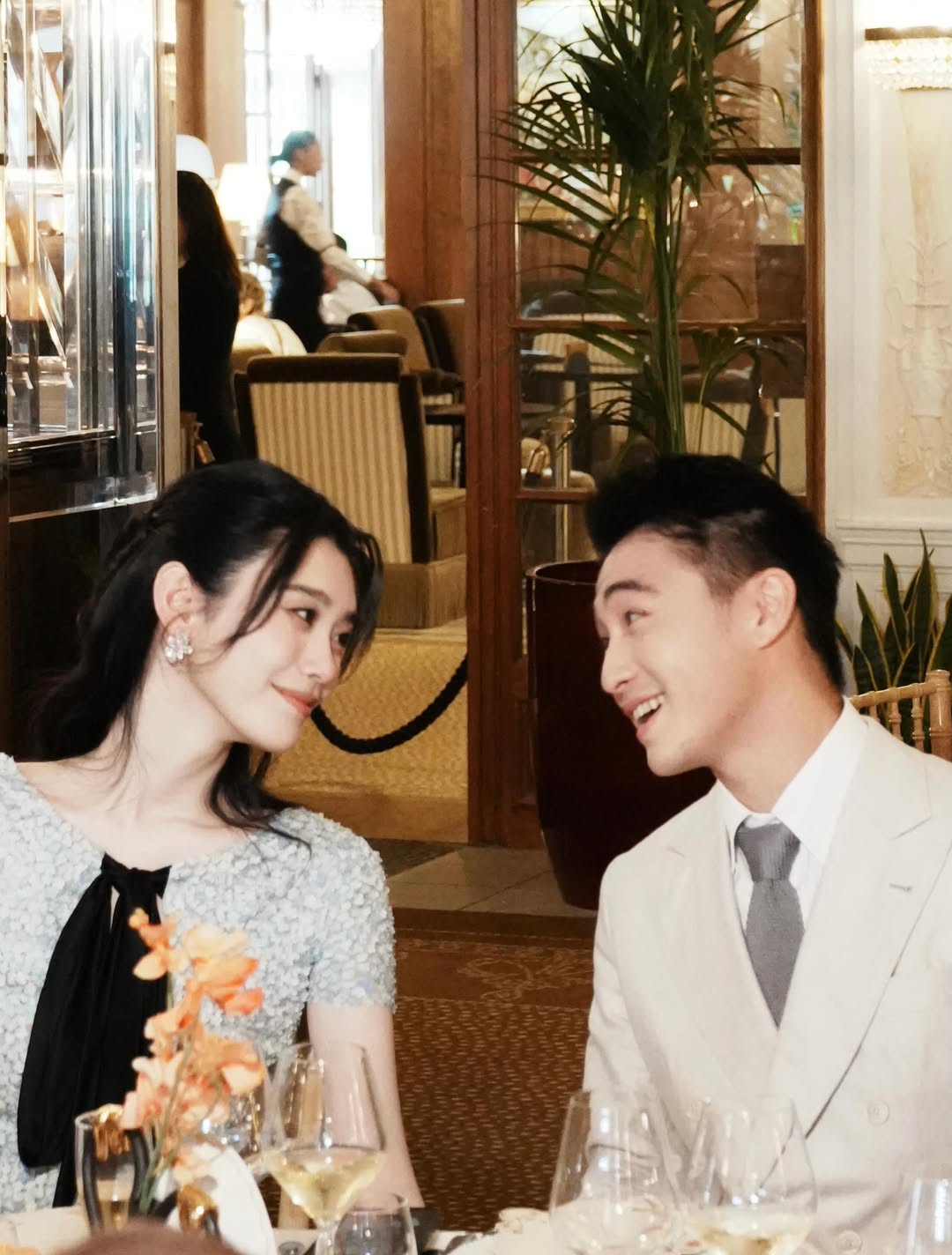 Mỹ nhân showbiz cưới "hồng hài nhi" siêu giàu: Sinh đủ "nếp tẻ" cho gia tộc, gần 40 tuổi vẫn đẹp đỉnh tựa nữ thần- Ảnh 1.