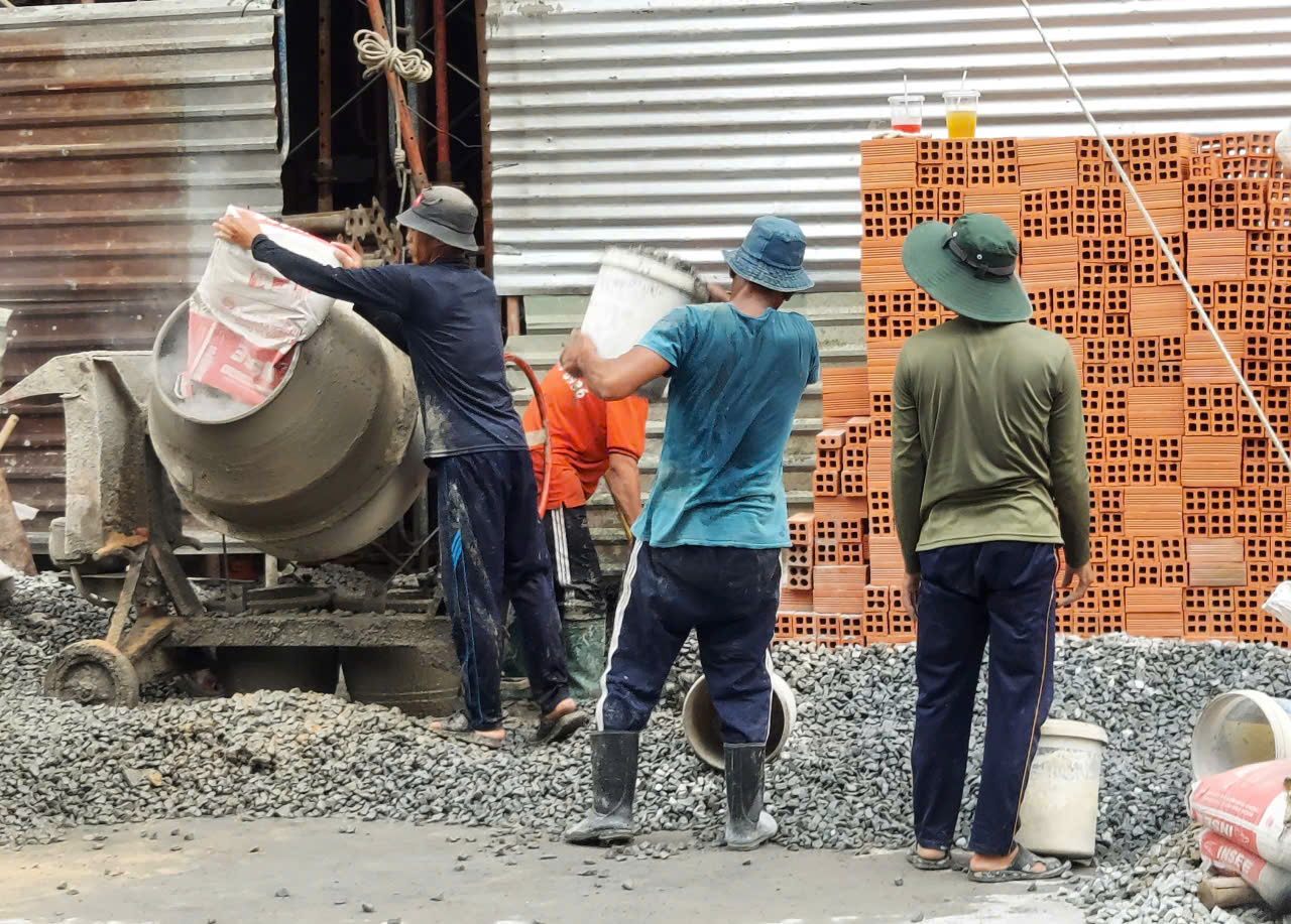 Đề xuất người lao động ký hợp đồng dưới 1 tháng phải tham gia BHXH bắt buộc - Ảnh 1.