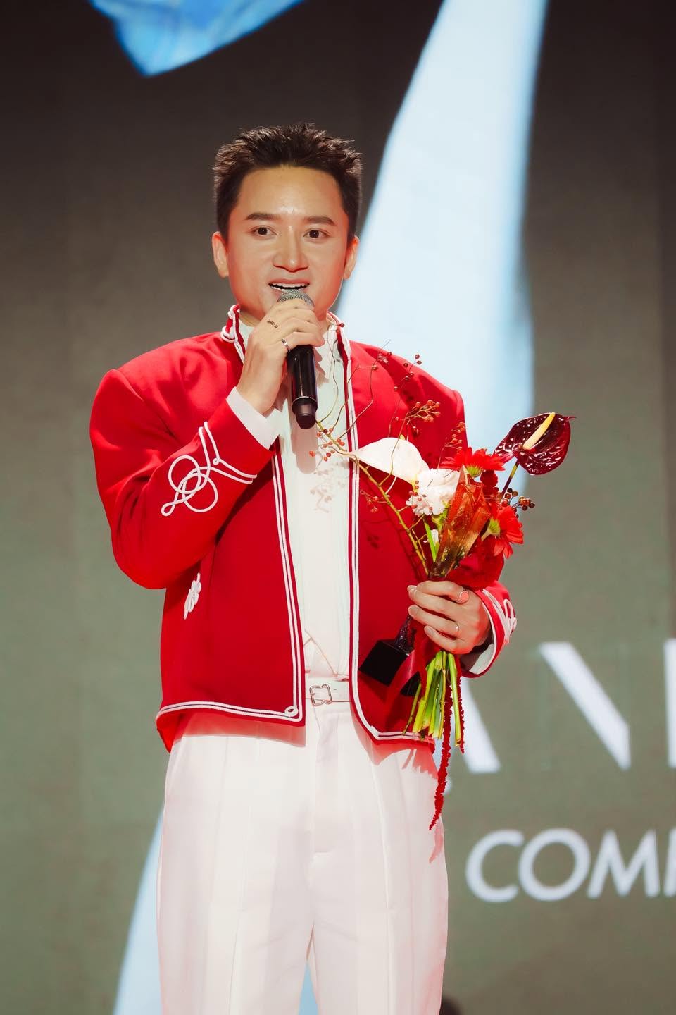 Việt Nam có nghệ sĩ trăm tỷ đổi đời nhờ 1 bản hit “đơn điệu”, cứ chạm tay là ra nhạc nổi cả nước- Ảnh 4.