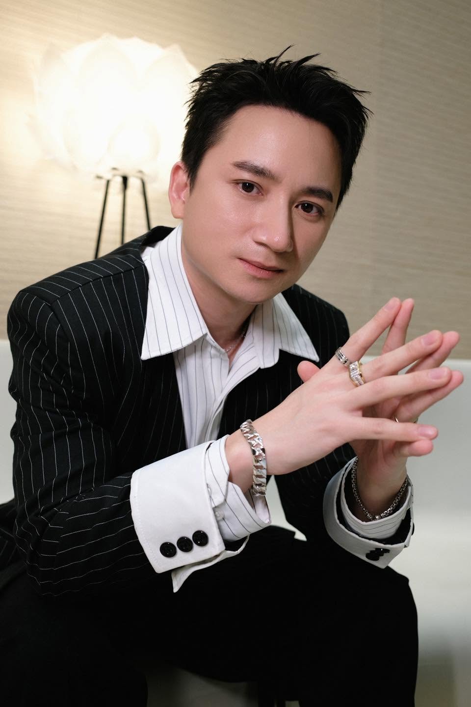 Việt Nam có nghệ sĩ trăm tỷ đổi đời nhờ 1 bản hit “đơn điệu”, cứ chạm tay là ra nhạc nổi cả nước- Ảnh 1.