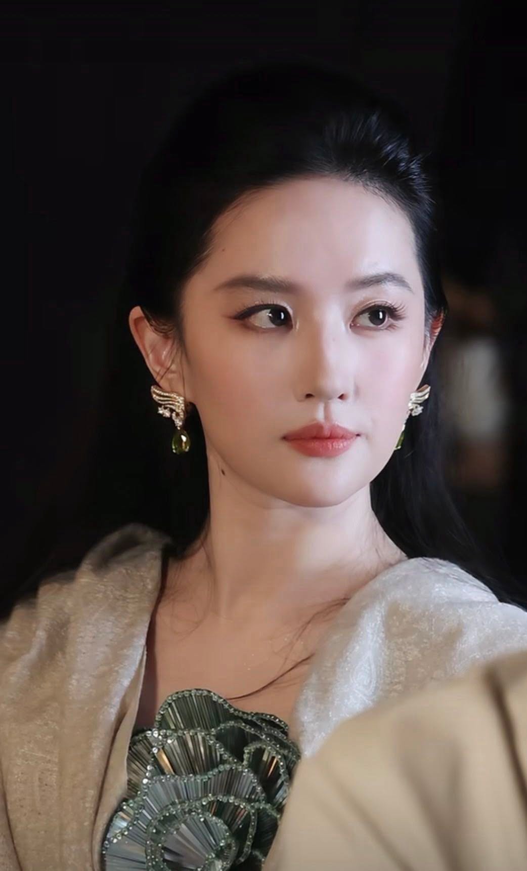 Lưu Diệc Phi không hơn thua, Lưu Diệc Phi hơn hẳn!- Ảnh 3.