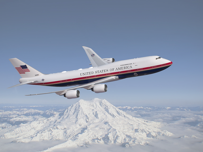 Tổng thống Donald Trump ra mắt chiếc Air Force One mới - Ảnh 3.