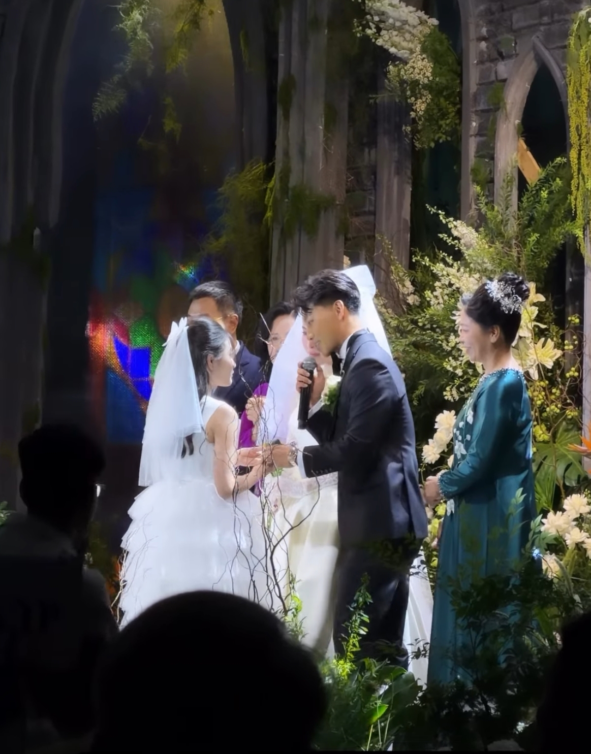 Trần Bích Hạnh công khai con riêng tại đám cưới, Văn Thanh tuyên bố: “Ba sẽ luôn ở bên bảo vệ và yêu thương hai mẹ con”- Ảnh 4.