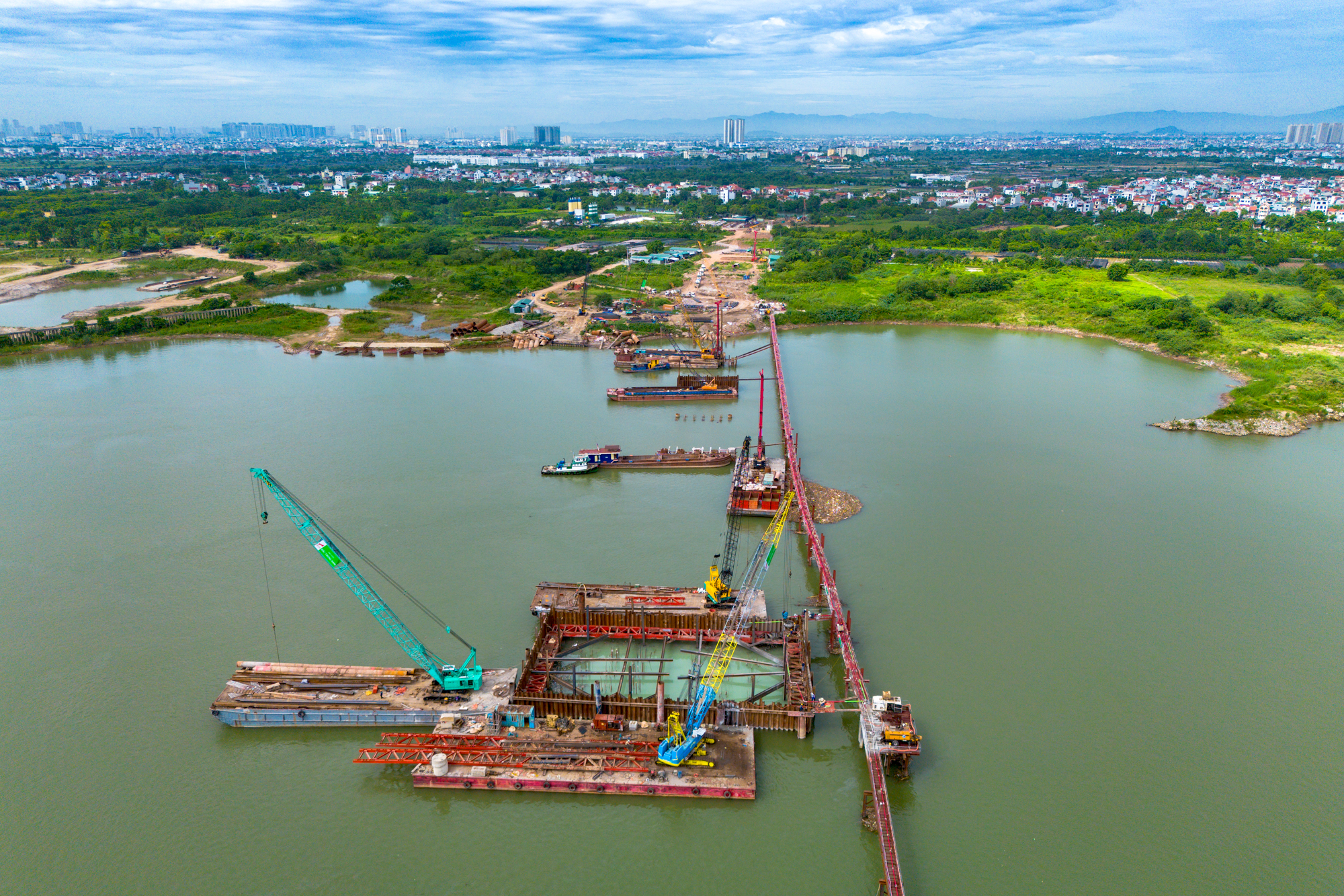 Cận cảnh cây cầu hơn 7.300 tỷ, có trụ tháp hình cánh chim cao bằng toà nhà 25 tầng, dự kiến hoàn thành vào năm sau ở Hà Nội - Ảnh 13.