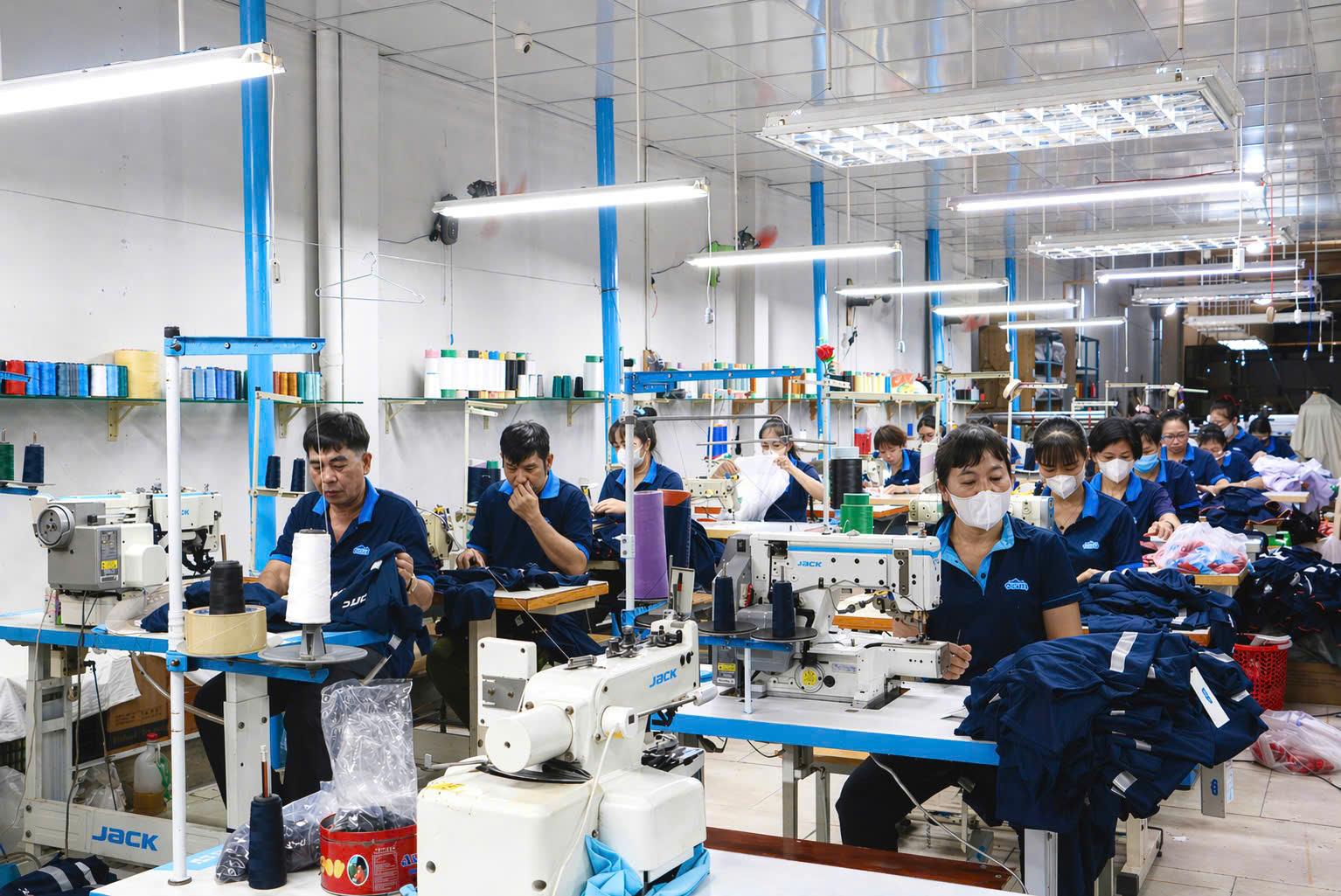 Đồng phục Zumi mở rộng quy mô, nâng cao năng lực sản xuất- Ảnh 1.