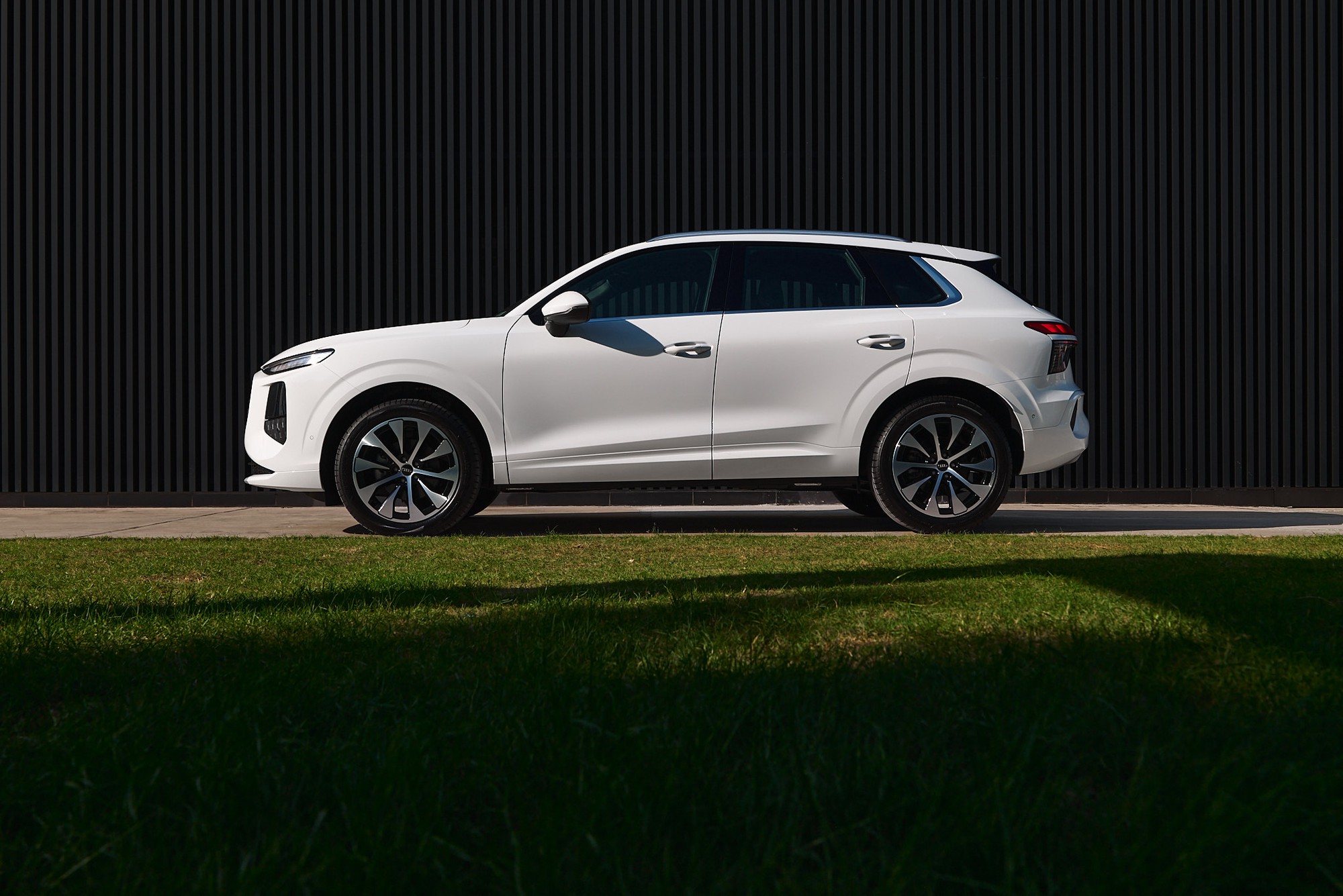 Bộ đôi SUV Audi Q3 và Q5 thế hệ mới chính thức ra mắt thị trường Việt Nam - Ảnh 7.