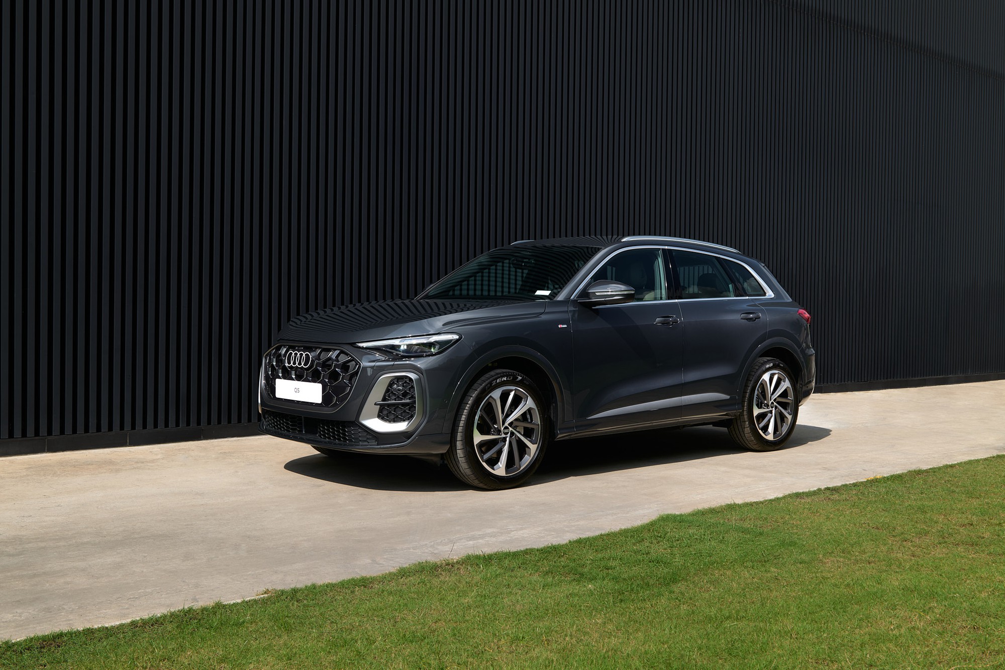 Bộ đôi SUV Audi Q3 và Q5 thế hệ mới chính thức ra mắt thị trường Việt Nam - Ảnh 8.