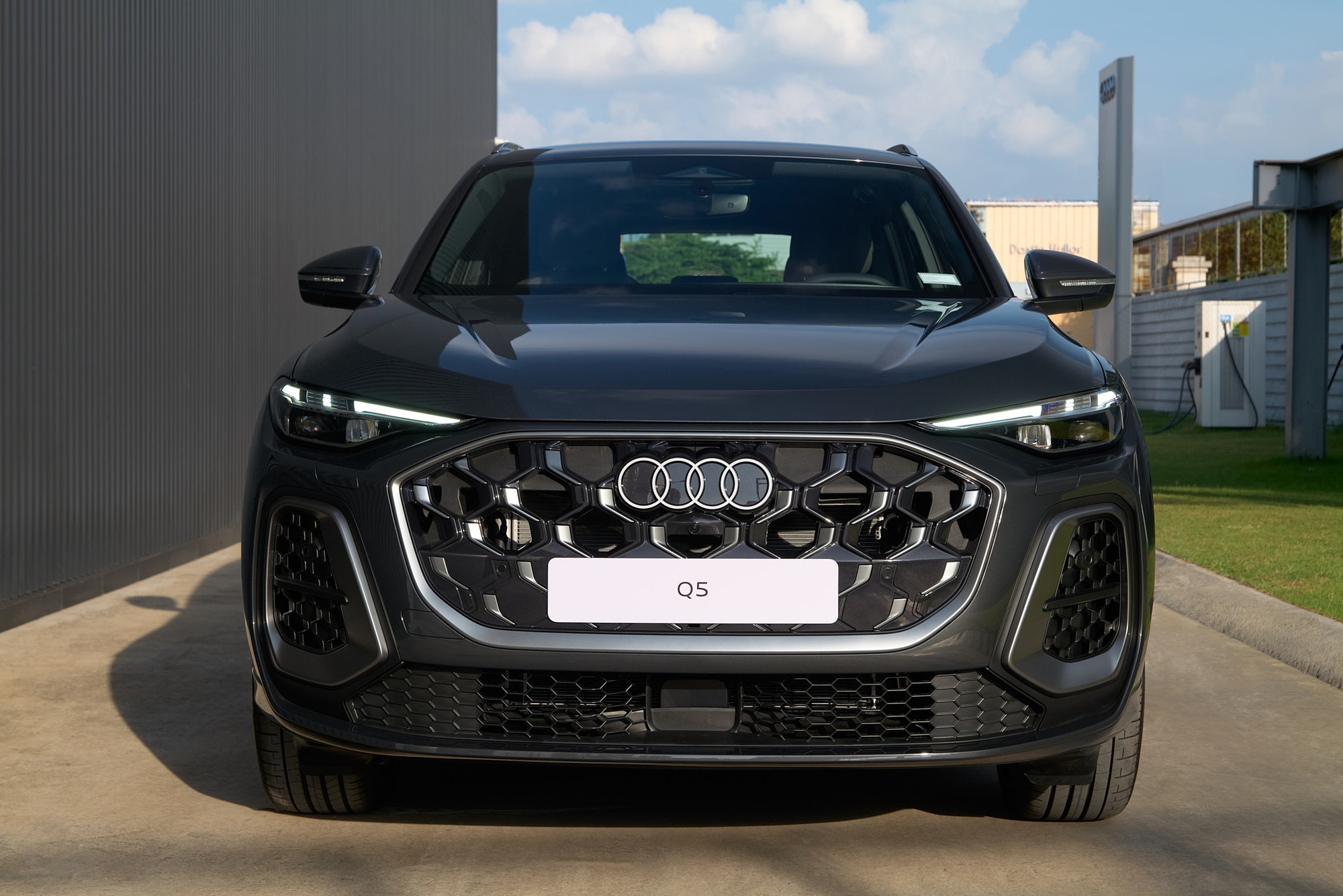 Bộ đôi SUV Audi Q3 và Q5 thế hệ mới chính thức ra mắt thị trường Việt Nam - Ảnh 11.