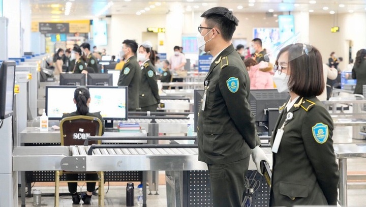 Nhân viên an ninh hàng không được lục soát người tại sân bay khi nào?- Ảnh 1.