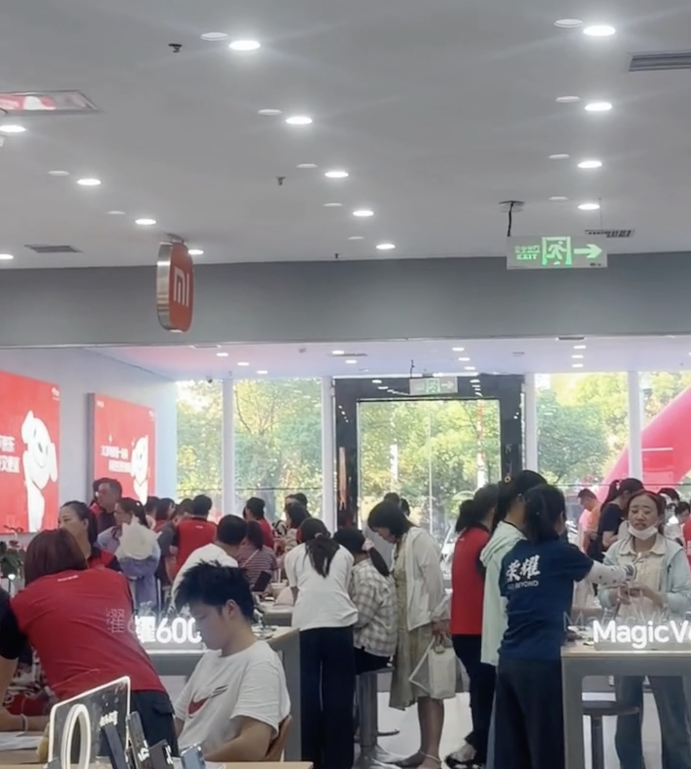 Phát hiện một nơi cứ sau mỗi kỳ thi là đông kín người - Ảnh 2.