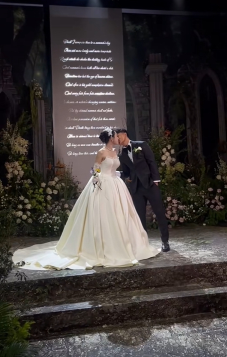 Trần Bích Hạnh công khai con riêng tại đám cưới, Văn Thanh tuyên bố: “Ba sẽ luôn ở bên bảo vệ và yêu thương hai mẹ con”- Ảnh 2.