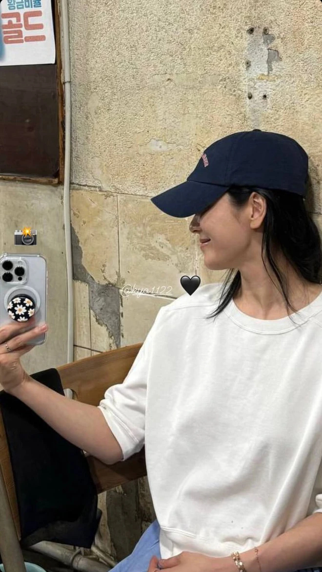 Lộ người tặng quà xa xỉ cho Song Hye Kyo hậu ly hôn Song Joong Ki, nhan sắc đỉnh tới mức được phong thần- Ảnh 3.