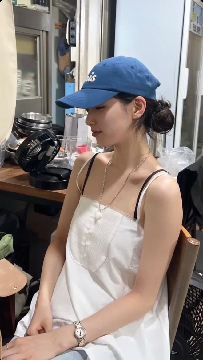 Lộ người tặng quà xa xỉ cho Song Hye Kyo hậu ly hôn Song Joong Ki, nhan sắc đỉnh tới mức được phong thần- Ảnh 4.