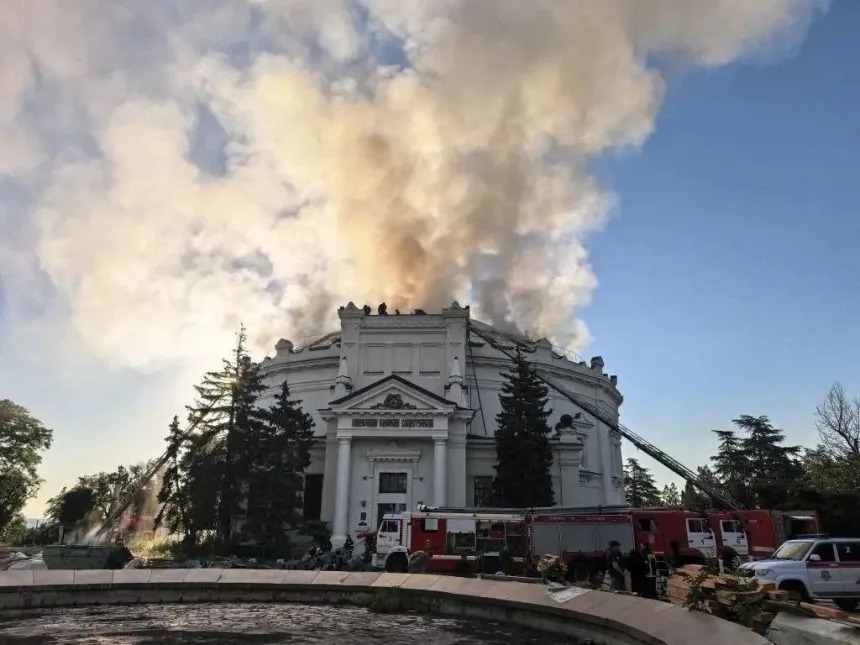 Moscow báo động, Crimea rực lửa: Ukraine tấn công dữ dội, muốn thay đổi "cuộc chơi"- Ảnh 2.