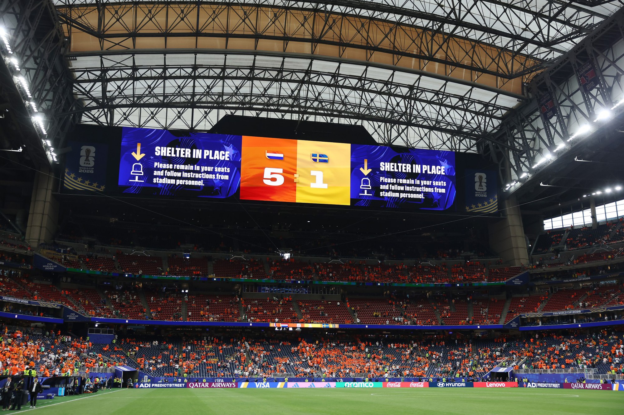 Sự cố hy hữu tại World Cup 2026: BTC cảnh báo khẩn cấp, 70.000 CĐV bị "phong toả" trong SVĐ không thể ra về- Ảnh 1. Sự cố hy hữu tại World Cup 2026: BTC cảnh báo khẩn cấp, 70.000 CĐV bị "phong toả" trong SVĐ không thể ra về- Ảnh 1.