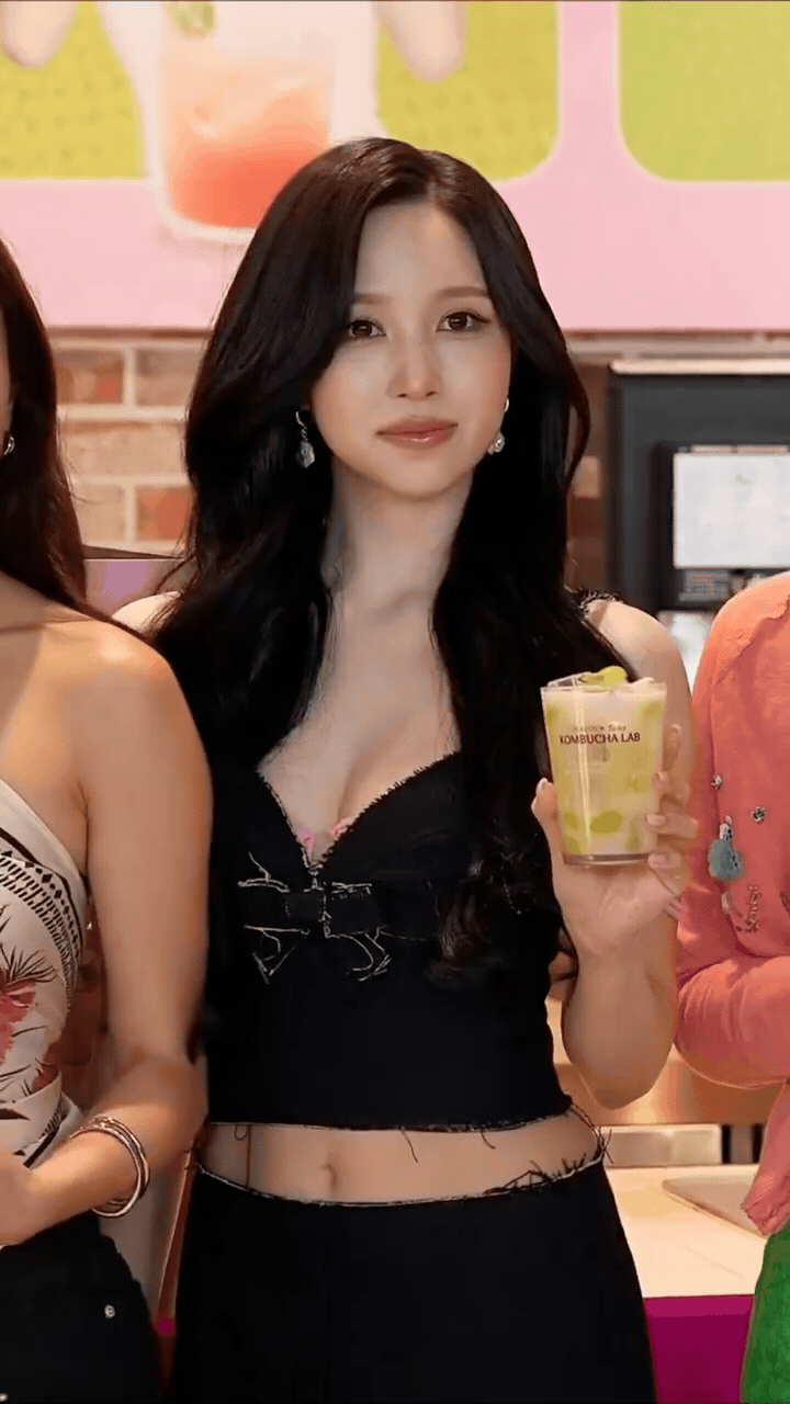 Mỹ nhân được đề cử đẹp nhất thế giới khoe vòng 1 khác lạ, tưởng tiểu thư kín đáo, ai ngờ lột xác khó tin- Ảnh 1.