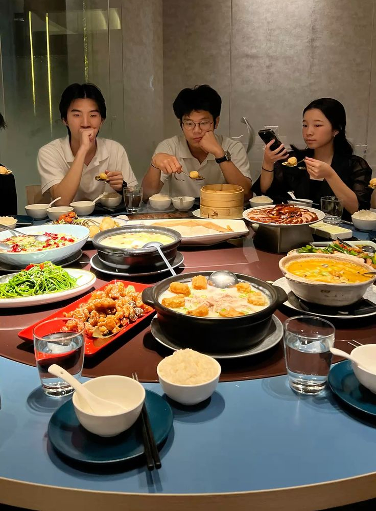 “Luật ngầm” khi chia bill cùng đồng nghiệp- Ảnh 2.