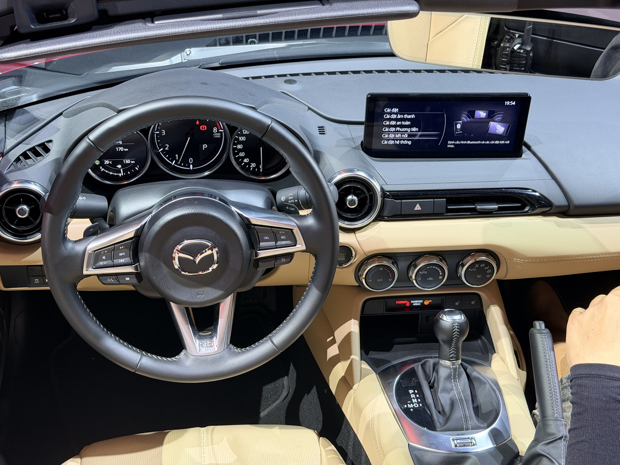 Mazda MX-5 giá 1,339 tỷ đồng, có cả mui mềm và mui cứng cho ‘dân chơi’ Việt - Ảnh 3.