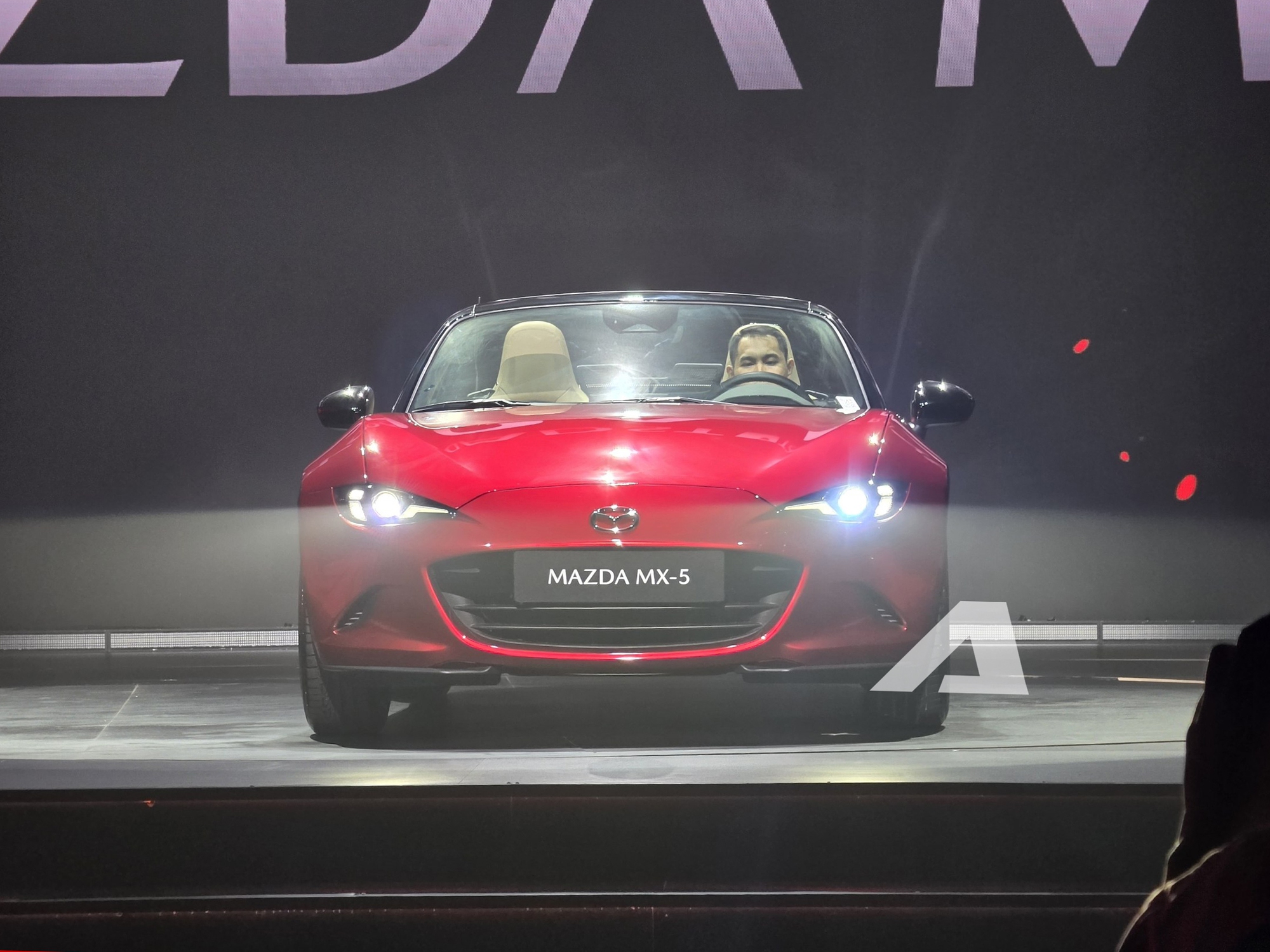 Mazda MX-5 giá 1,339 tỷ đồng, có cả mui mềm và mui cứng cho ‘dân chơi’ Việt - Ảnh 5.