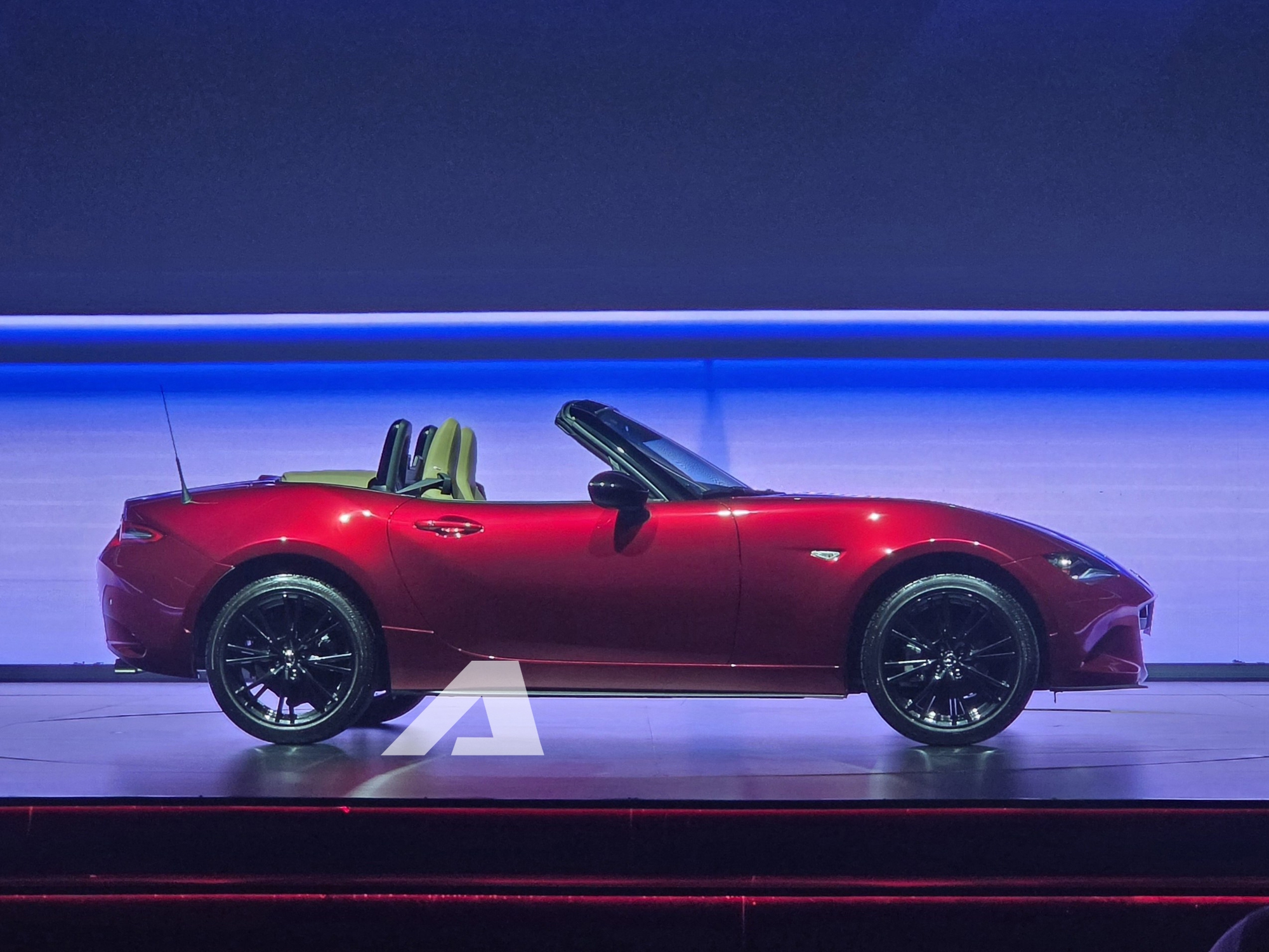 Mazda MX-5 giá 1,339 tỷ đồng, có cả mui mềm và mui cứng cho ‘dân chơi’ Việt - Ảnh 7.