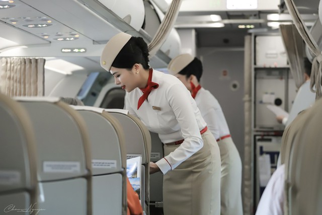 Hãng hàng không mở đợt tuyển tiếp viên lớn nhất từ trước đến nay, miễn phí đào tạo, mức lương hấp dẫn- Ảnh 3.