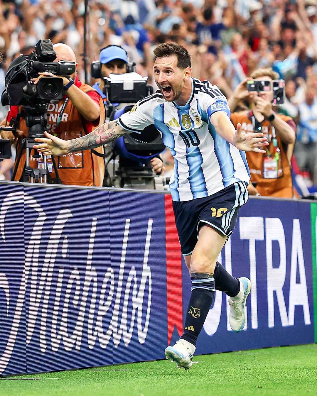 Chùm ảnh: Từ sút hỏng penalty đến bàn thắng thứ 18, Messi đi vào lịch sử World Cup- Ảnh 14. Chùm ảnh: Từ sút hỏng penalty đến bàn thắng thứ 18, Messi đi vào lịch sử World Cup- Ảnh 14.