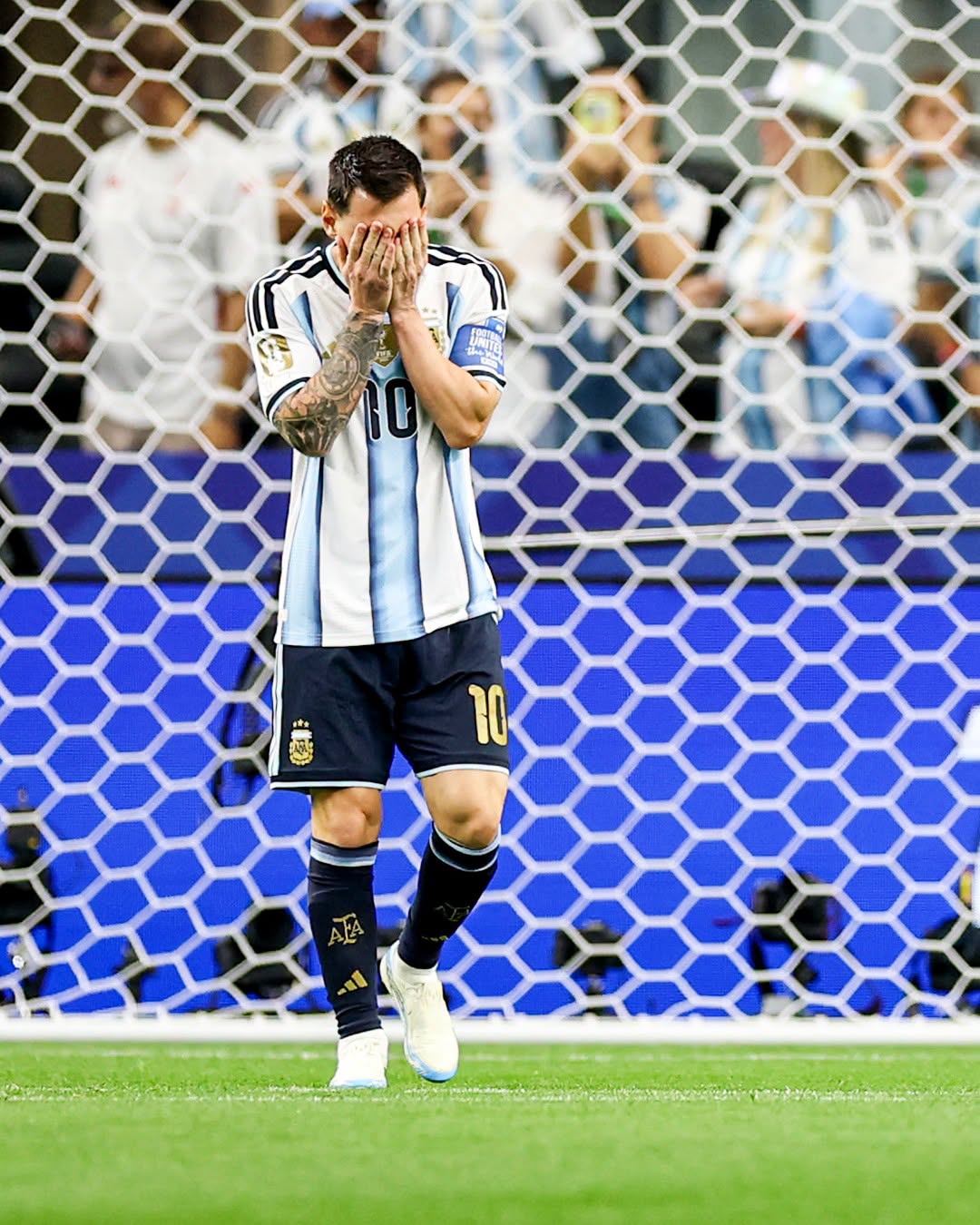 Chùm ảnh: Từ sút hỏng penalty đến bàn thắng thứ 18, Messi đi vào lịch sử World Cup- Ảnh 4. Chùm ảnh: Từ sút hỏng penalty đến bàn thắng thứ 18, Messi đi vào lịch sử World Cup- Ảnh 4.