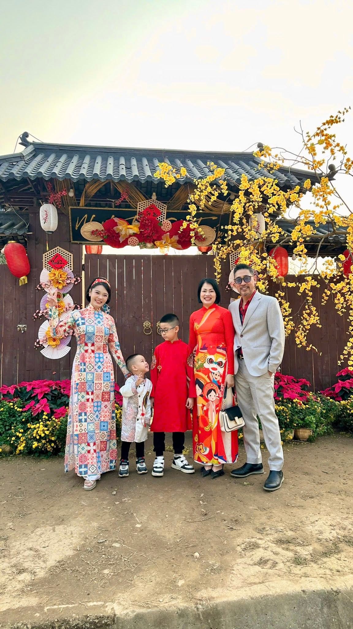 "Ông trùm ma túy" giờ vàng VTV là trung tá công an: Cưới vợ đẹp làm sếp ngân hàng, sinh 4 con - Ảnh 5.