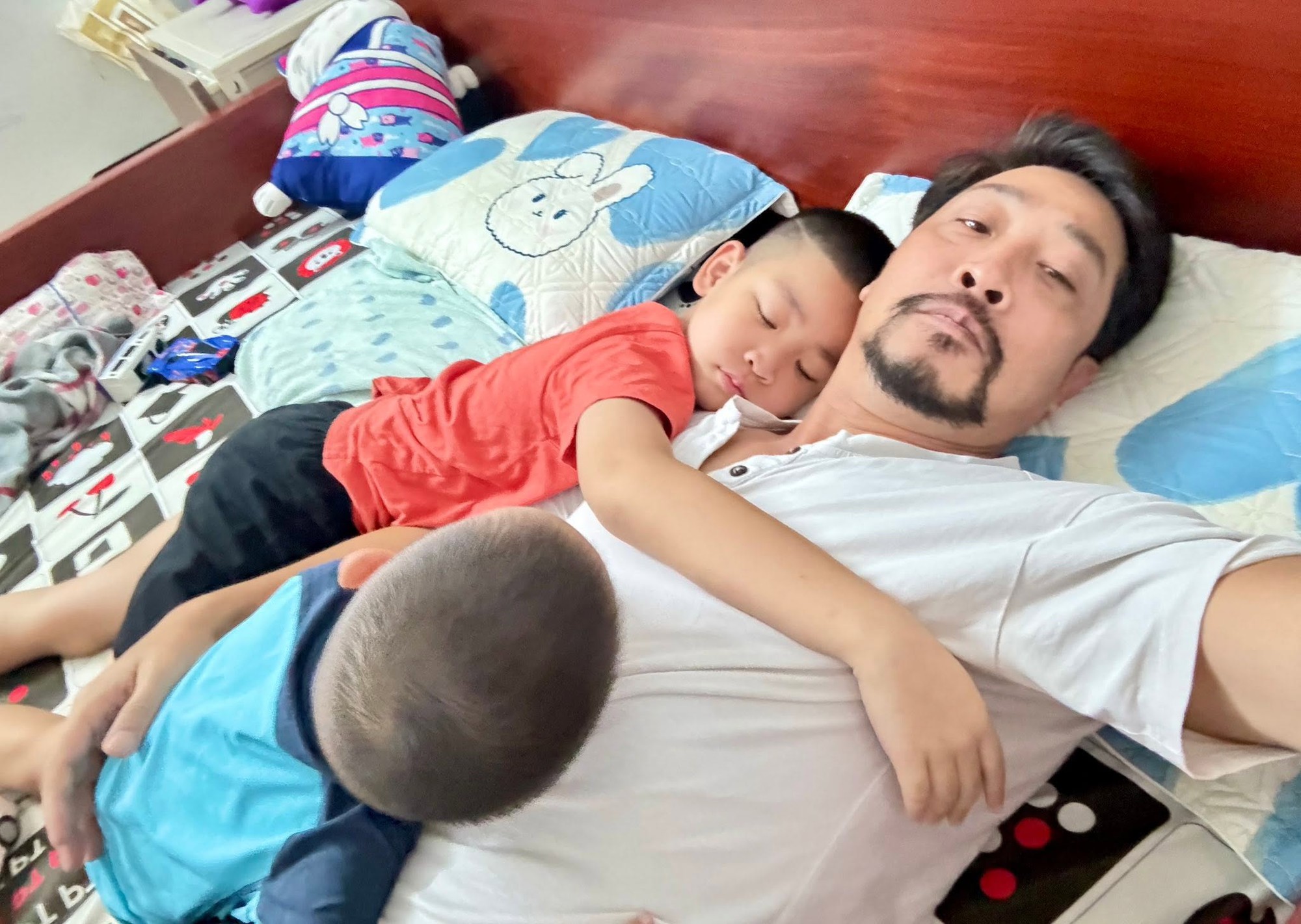 "Ông trùm ma túy" giờ vàng VTV là trung tá công an: Cưới vợ đẹp làm sếp ngân hàng, sinh 4 con - Ảnh 9.