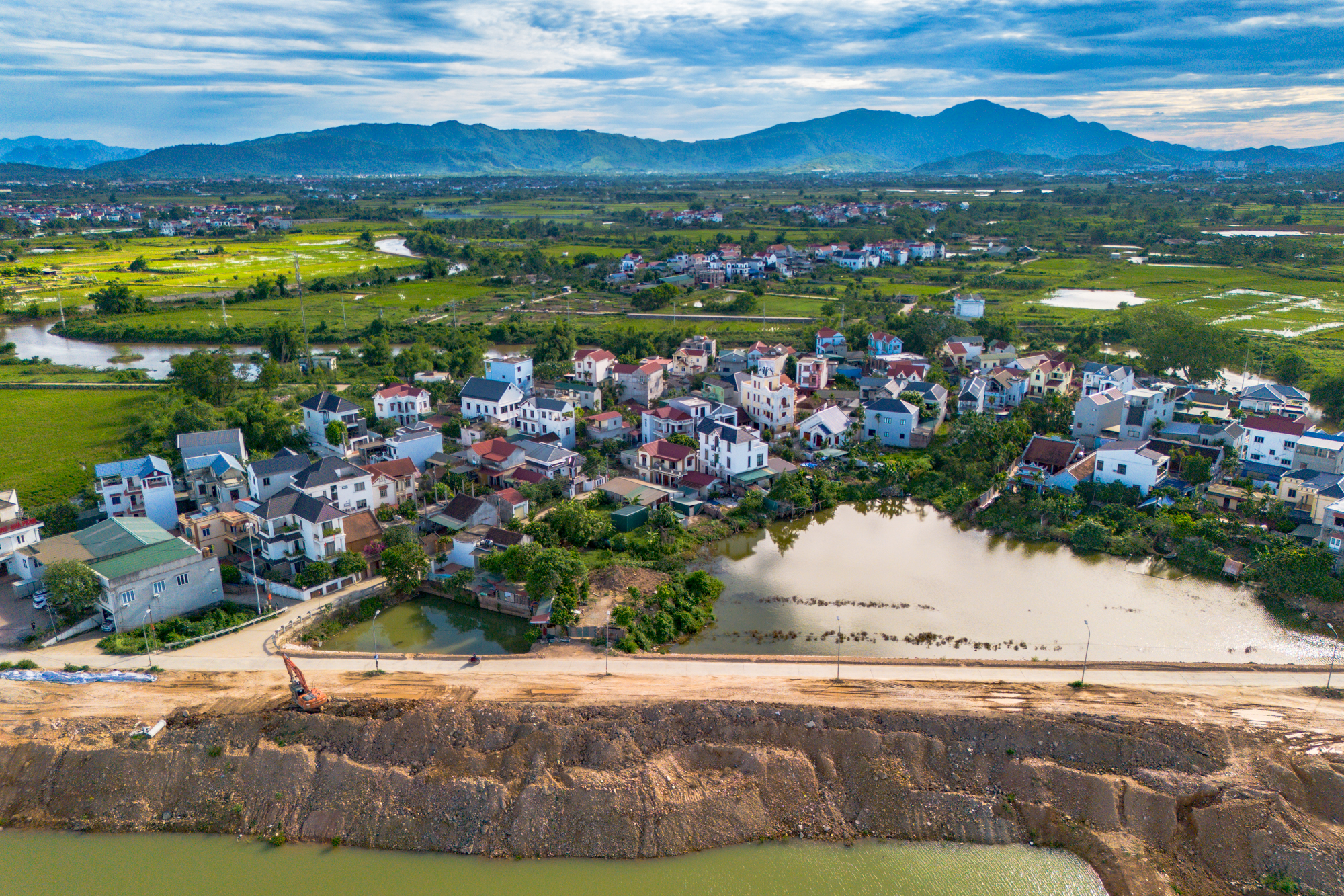 Toàn cảnh khu vực cách trung tâm 20km sắp có 3 đại học lớn quy mô hàng chục ha chuyển về, nằm sát tuyến metro số 5, giá đất vượt 100 triệu/m2 - Ảnh 11.