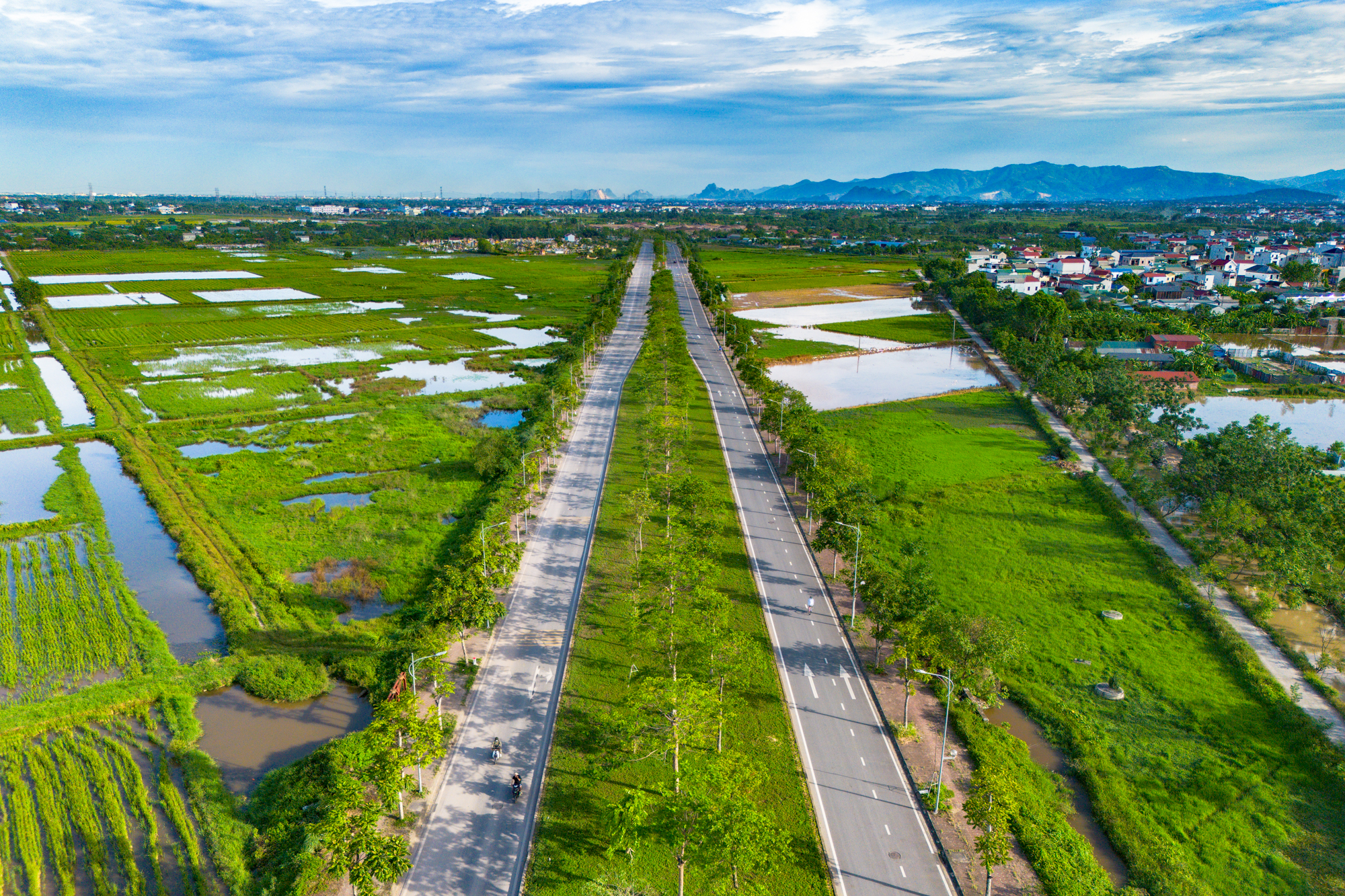 Toàn cảnh khu vực cách trung tâm 20km sắp có 3 đại học lớn quy mô hàng chục ha chuyển về, nằm sát tuyến metro số 5, giá đất vượt 100 triệu/m2 - Ảnh 3.