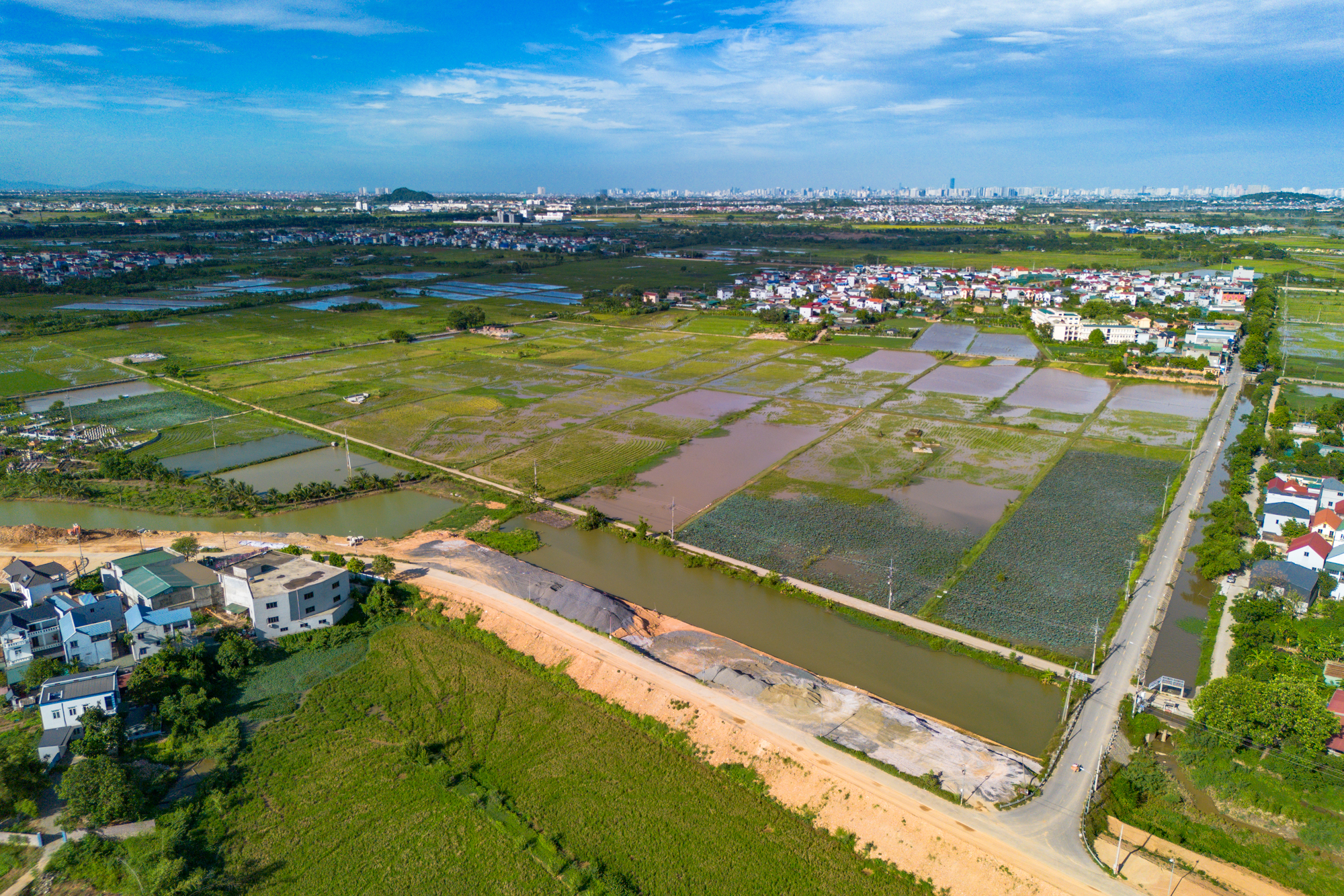 Toàn cảnh khu vực cách trung tâm 20km sắp có 3 đại học lớn quy mô hàng chục ha chuyển về, nằm sát tuyến metro số 5, giá đất vượt 100 triệu/m2 - Ảnh 6.