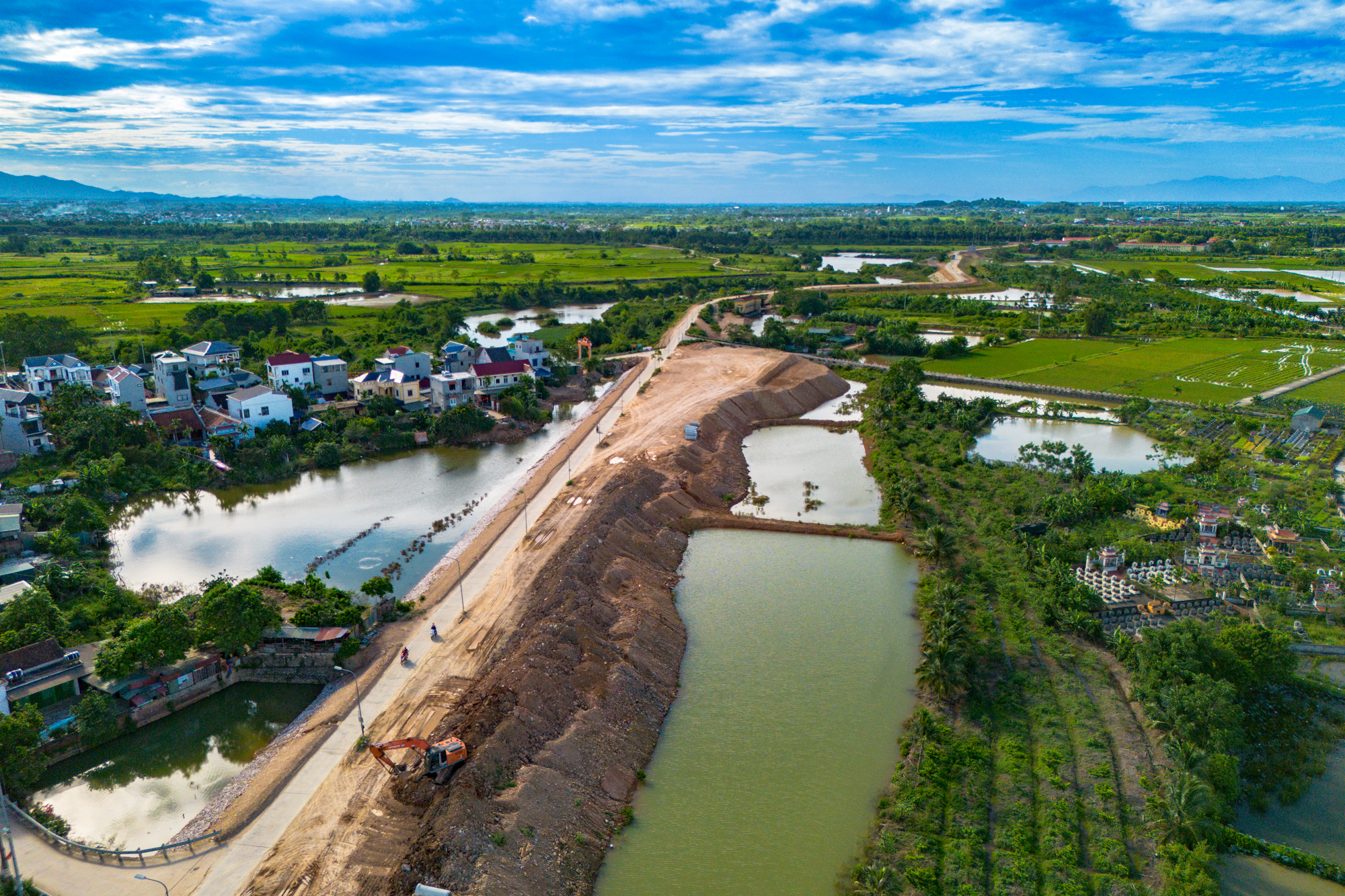Toàn cảnh khu vực cách trung tâm 20km sắp có 3 đại học lớn quy mô hàng chục ha chuyển về, nằm sát tuyến metro số 5, giá đất vượt 100 triệu/m2 - Ảnh 7.