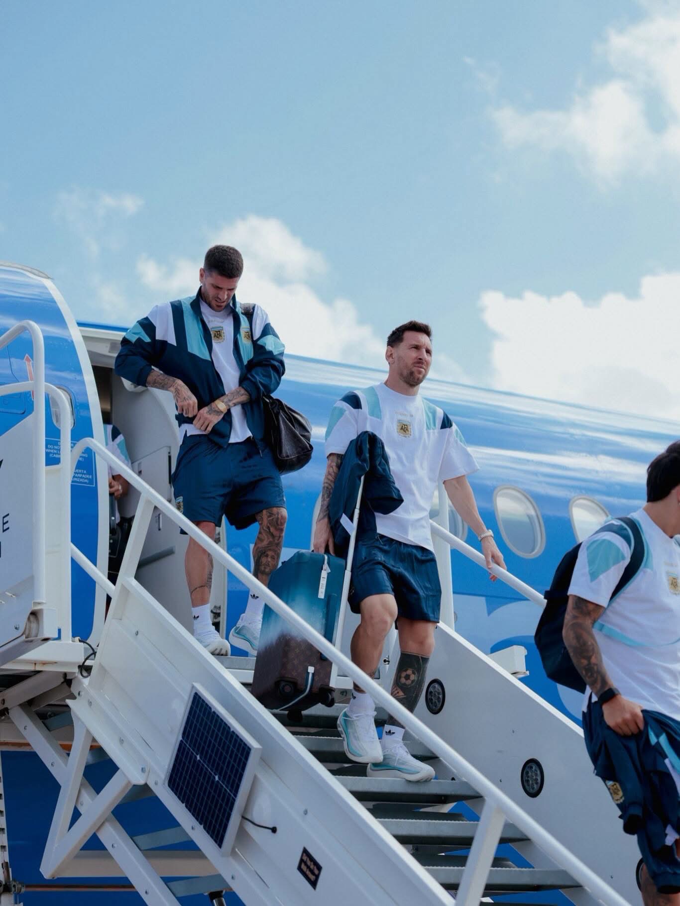 Messi đi "đảo ngói" trước trận Argentina vs Áo  - Ảnh 2.