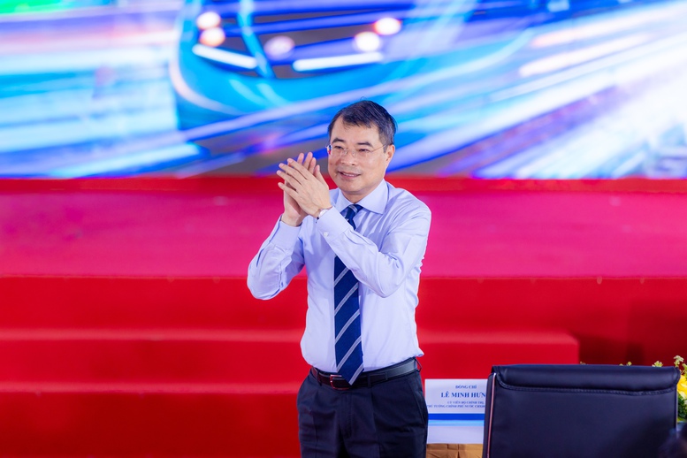 Thủ tướng dự lễ khởi công 5 tuyến đường sắt, 3 dự án nhà ở cho thuê tại Hà Nội với tổng vốn hơn 1,3 triệu tỷ đồng- Ảnh 2.