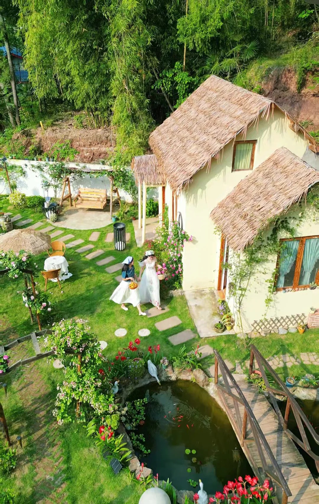 Từ bãi đất hoang thành nhà cổ tích 14m2 giá 70 triệu- Ảnh 1.