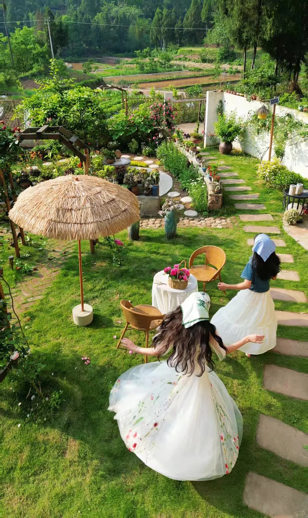 Từ bãi đất hoang thành nhà cổ tích 14m2 giá 70 triệu- Ảnh 2.