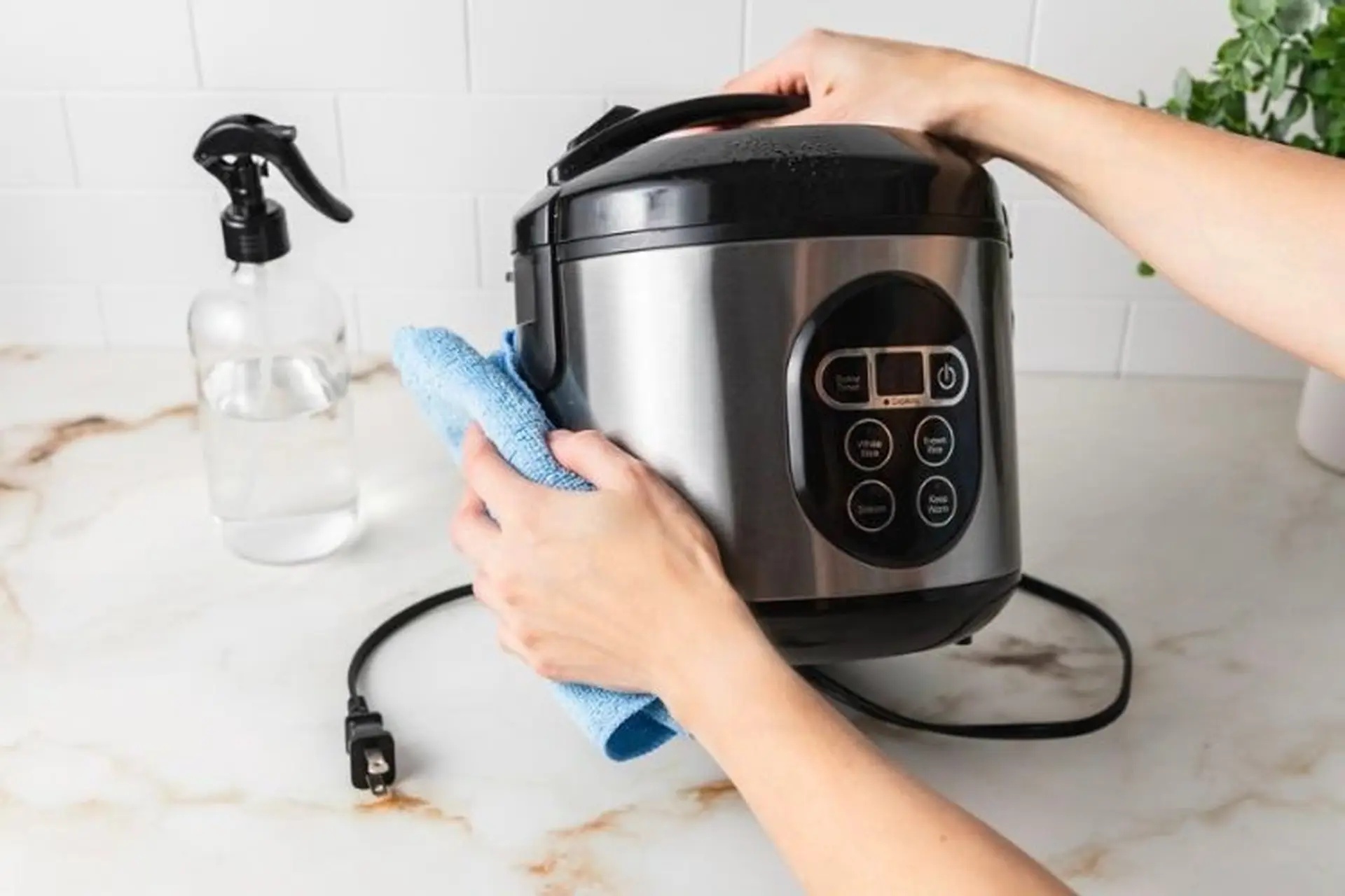 Vì sao dây nguồn của nồi cơm điện có thể rút ra rút vào, các thiết bị khác thì không?- Ảnh 2.
