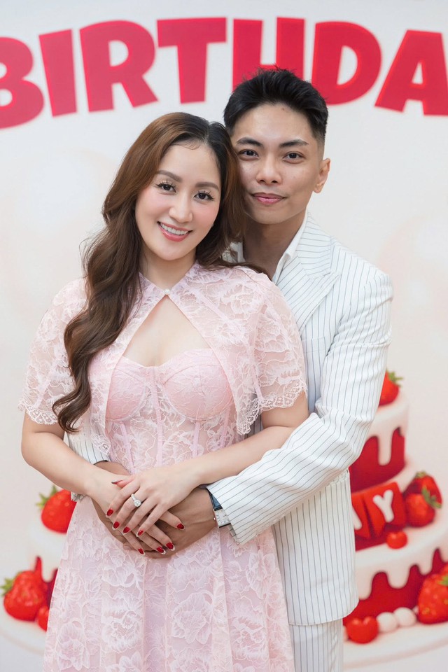 Nữ viện trưởng cảm ơn chồng thiếu gia: "Em yêu anh rất nhiều"- Ảnh 2.