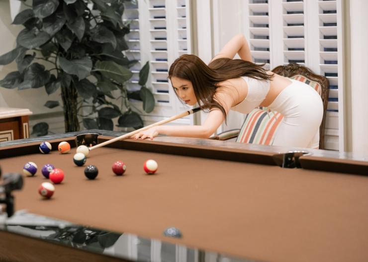 Mỹ nhân Việt làm nhân viên trong quán bida giờ sống trong nhà 50 tỷ, có hội bạn "muốn gia nhập phải có 1 tỷ"- Ảnh 1.
