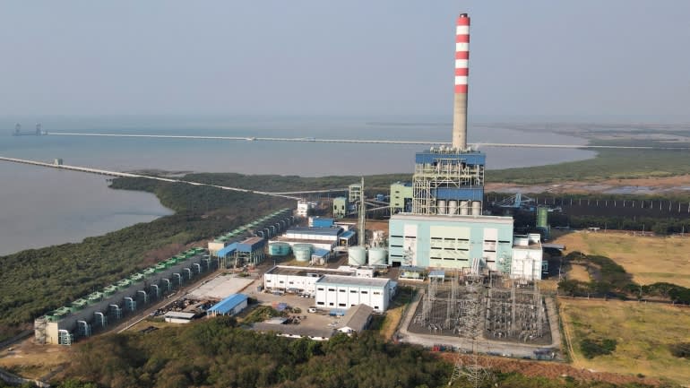 Xếp hàng 10 tiếng chưa chắc đã đổ được xăng, mất điện triền miên cả tuần: Chuyện gì đang diễn ra tại nền kinh tế lớn nhất Đông Nam Á?- Ảnh 2.